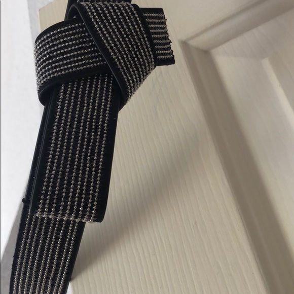 Express Black Silver Bow Snap Waist Belt S/M - Picture 2 of 3